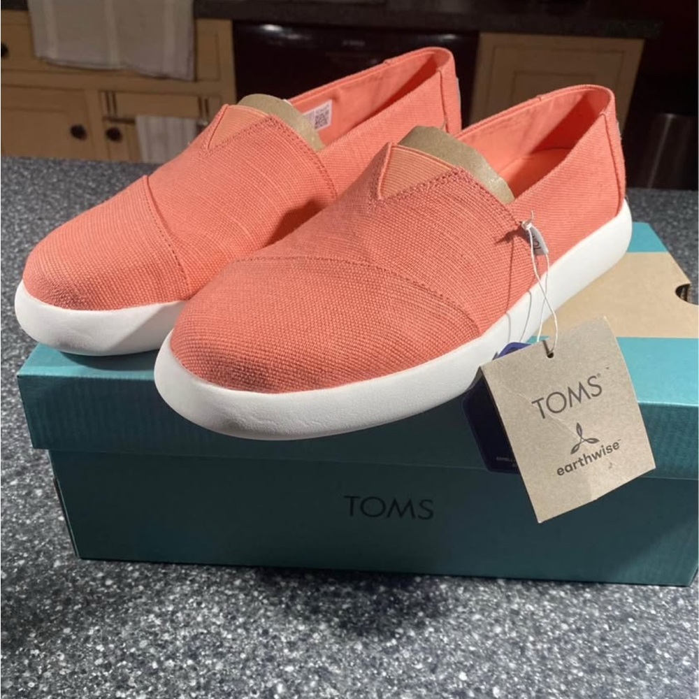 Toms Women's Mallow Coral Slip Ons NWT